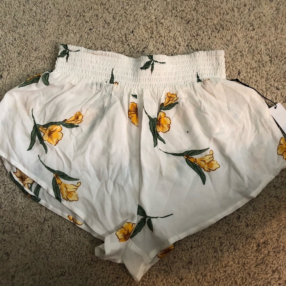 Flowered short swimsuit coverup